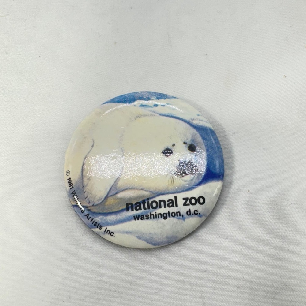 VTG Sea World button/Pin - Picture 2 of 5